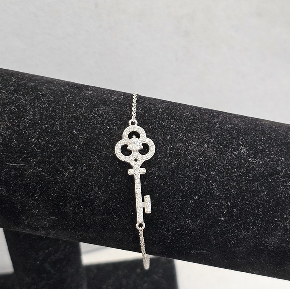 925 Silver Key Bracelet with CZs Bolo Adjustable Like New Without Tags - Picture 6 of 14